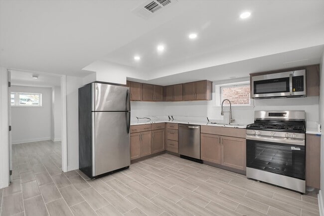 Foto del edificio - 7056 N Rockwell St