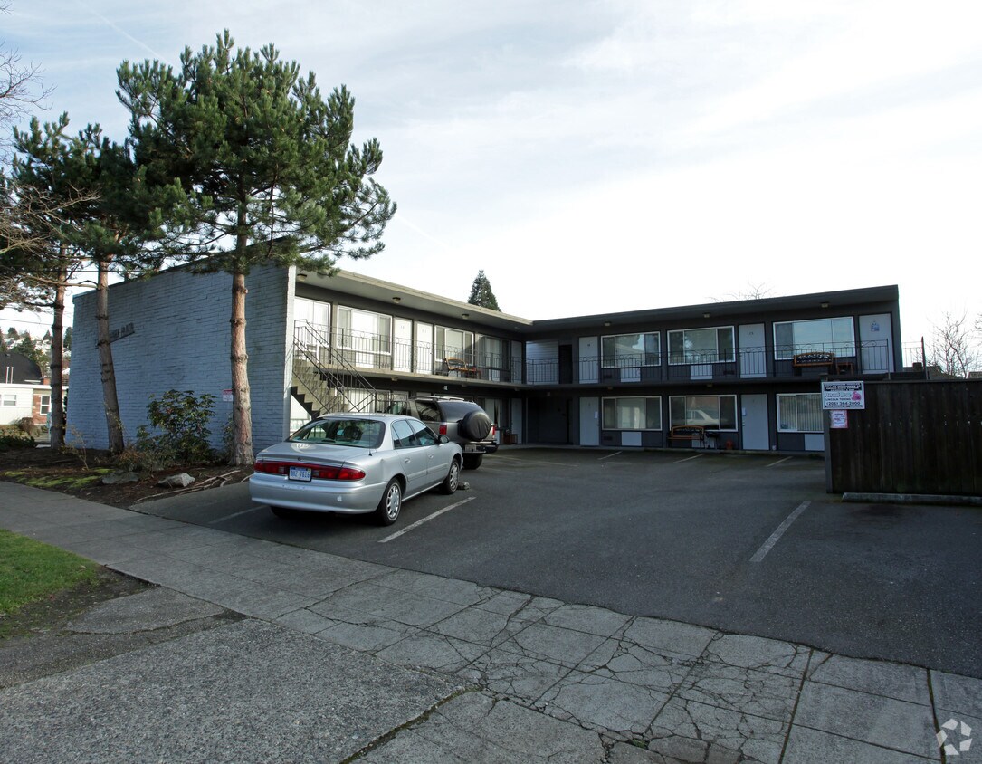 Building Photo - Gilman Park Plaza Apartments