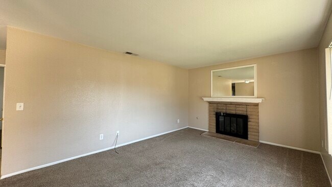 Building Photo - 912 Judson St