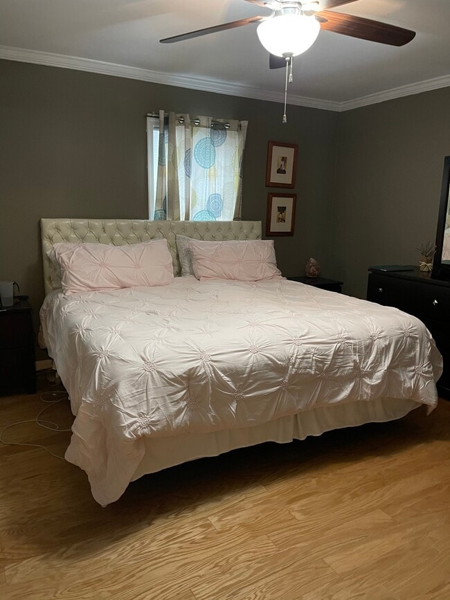 master bedroom - 104 Aspen Cir