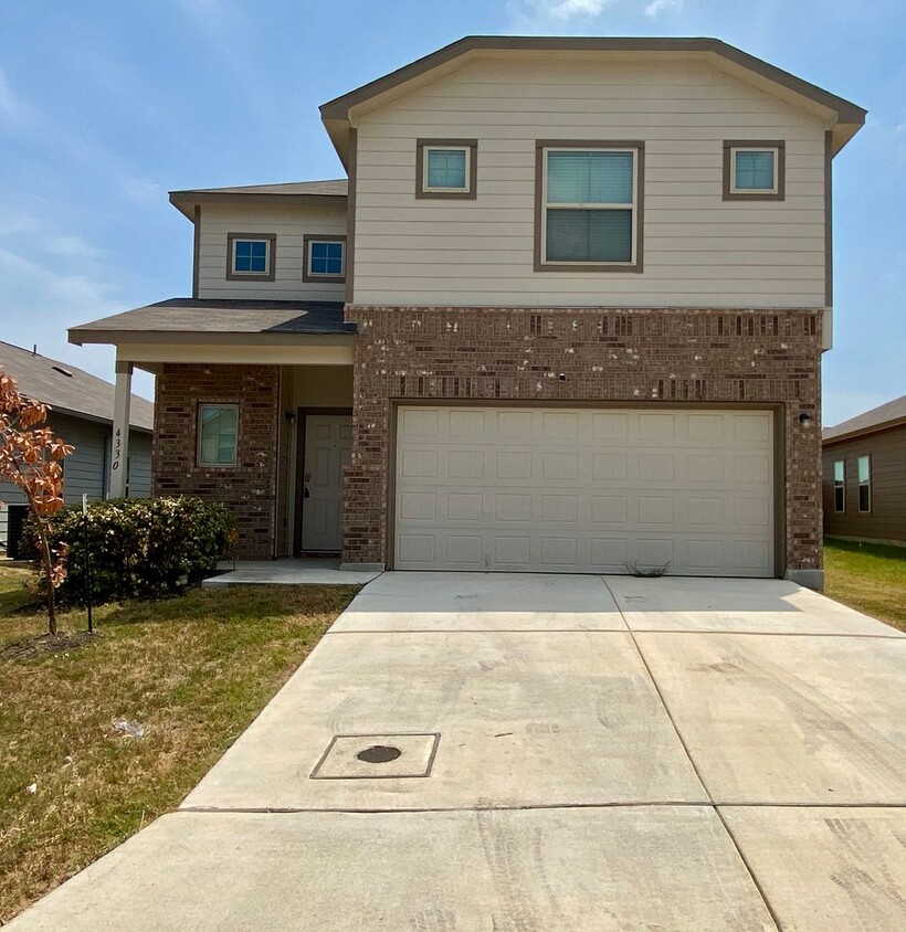 Foto principal - Spacious 4 Bedroom ~ Convenient to JBSA Ra...