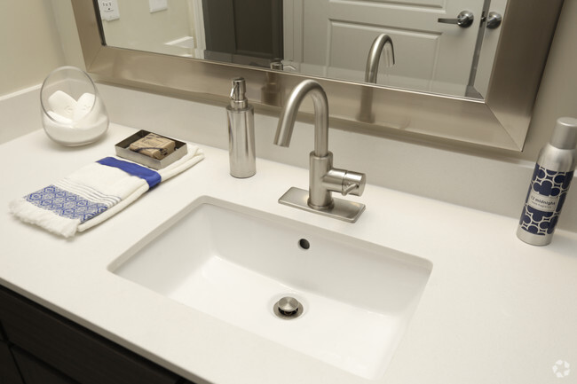 Amplio tocador con lavabo - Link Apartments® West End