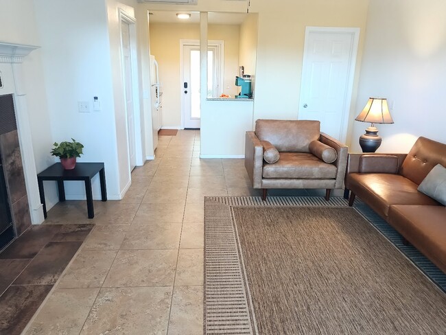 Single level with easy accessbility - 1620 1/4 York Dr