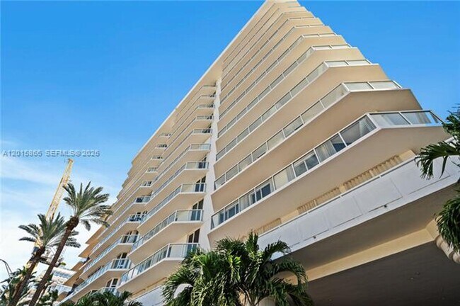 Foto del edificio - 8925 Collins Ave