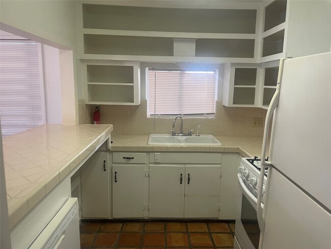 Foto del edificio - 1965 W Lamar St