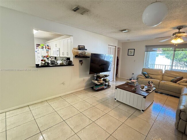 Foto del edificio - 4764 NW 114th Ave