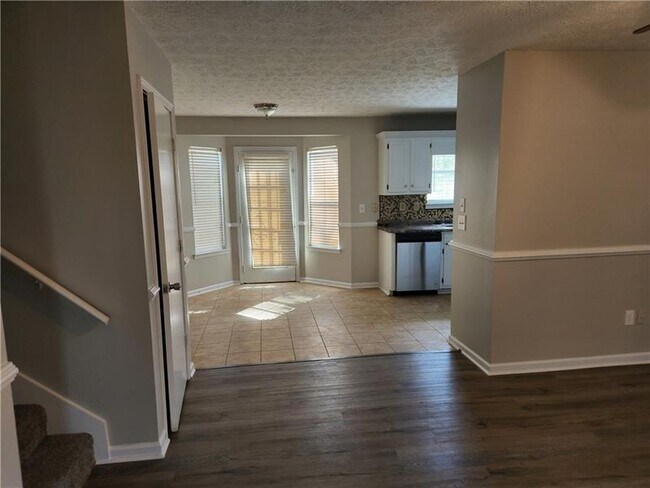 Building Photo - 5410 Cindy Dr SE