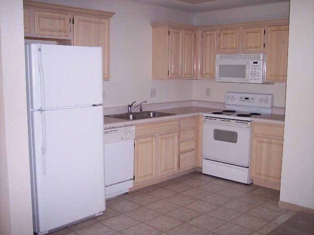 KITCHEN - 1212 Pebblecreek Dr