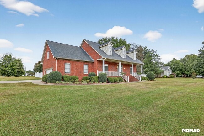 Building Photo - 401 Adler Ln