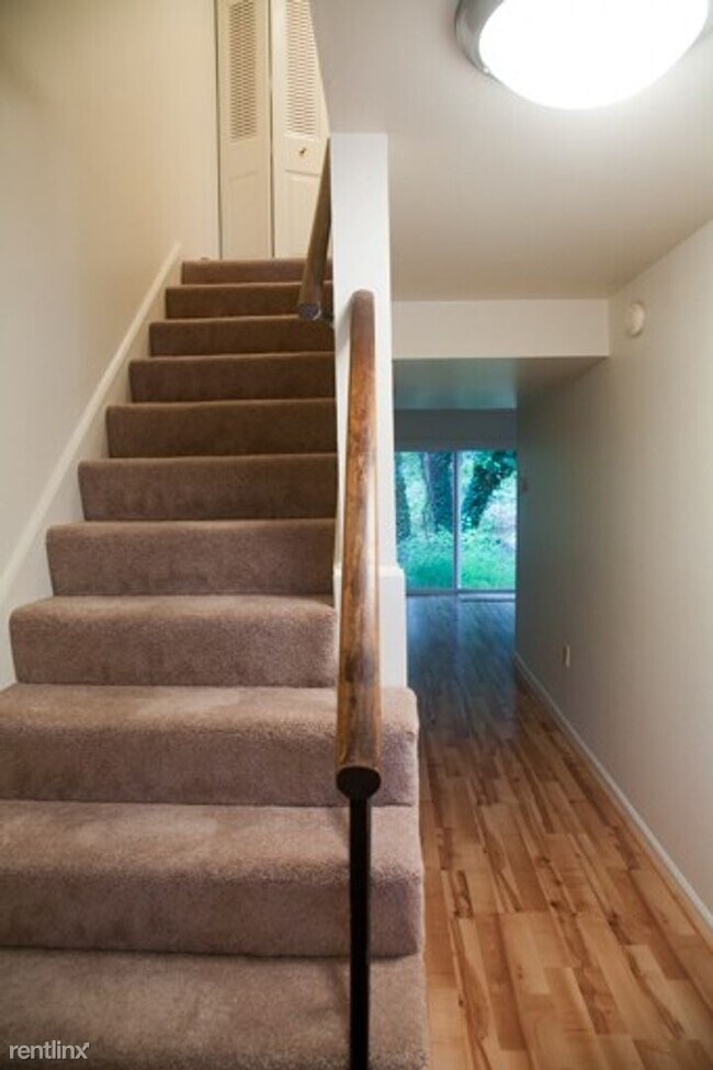 Building Photo - 3 br, 1.5 bath House - 107 Woodlake Drive