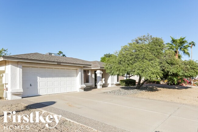 Building Photo - 7366 W Jenan Dr