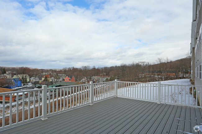 Building Photo - The Overlook