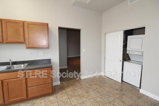 Building Photo - 7401 S. Broadway #C