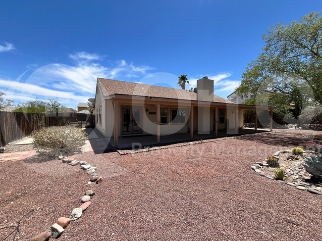 Building Photo - 2800 W Wagon Wheels Dr