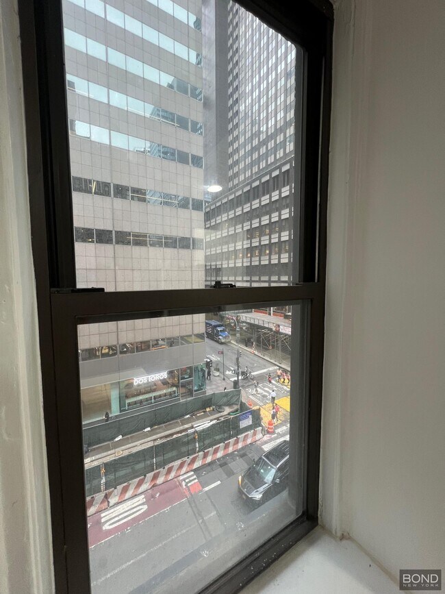 Foto del edificio - 140 E 46th St