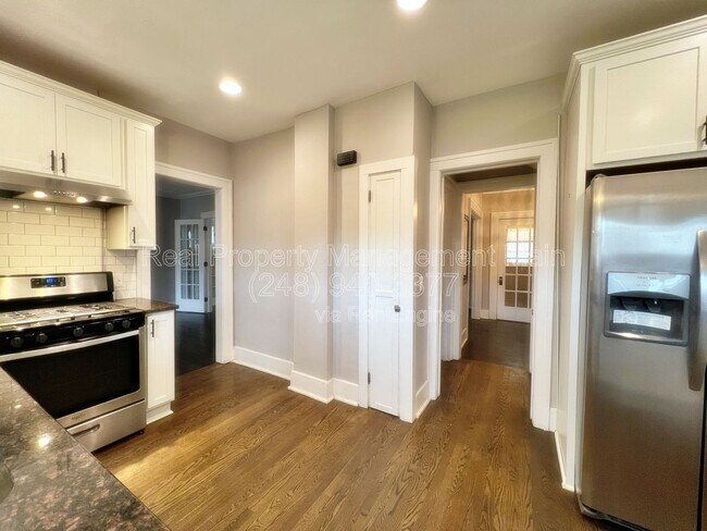 Foto del edificio - 1525 Edison St