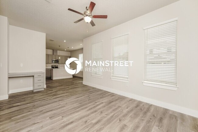 Foto del edificio - 4 Bedroom Pet-Friendly Home in Deland, FL with Main Street Renewal