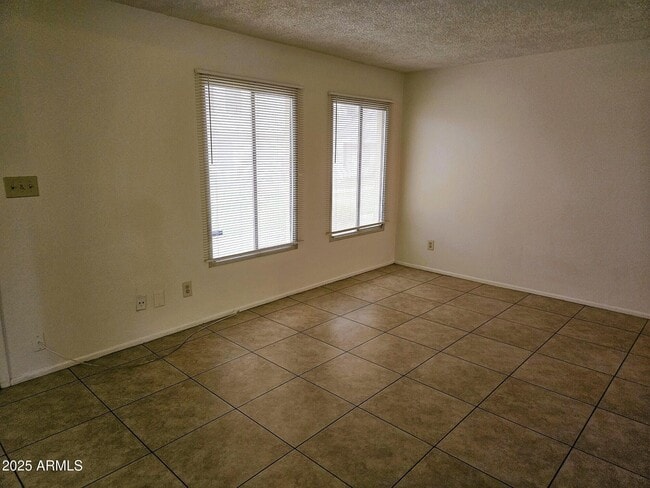 Building Photo - 6557 S La Rosa Dr