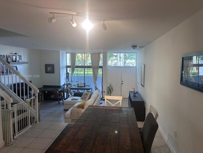 Building Photo - 3003 NE 183rd Ln