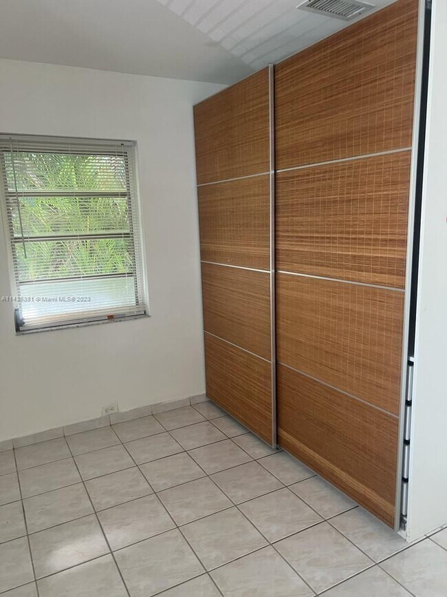 Foto del edificio - 526 SW 64th Ave
