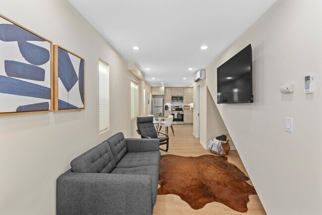 Foto del edificio - New built and fully furnished 2 bed 2. 5 baths in Point Loma