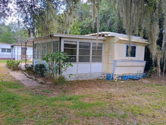 Foto del edificio - 2 bedroom 1 bathroom with HUGE bonus room