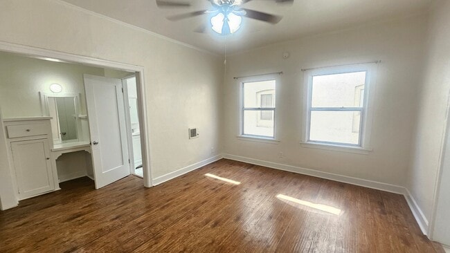 Photo - 727 S Coronado St Apartment