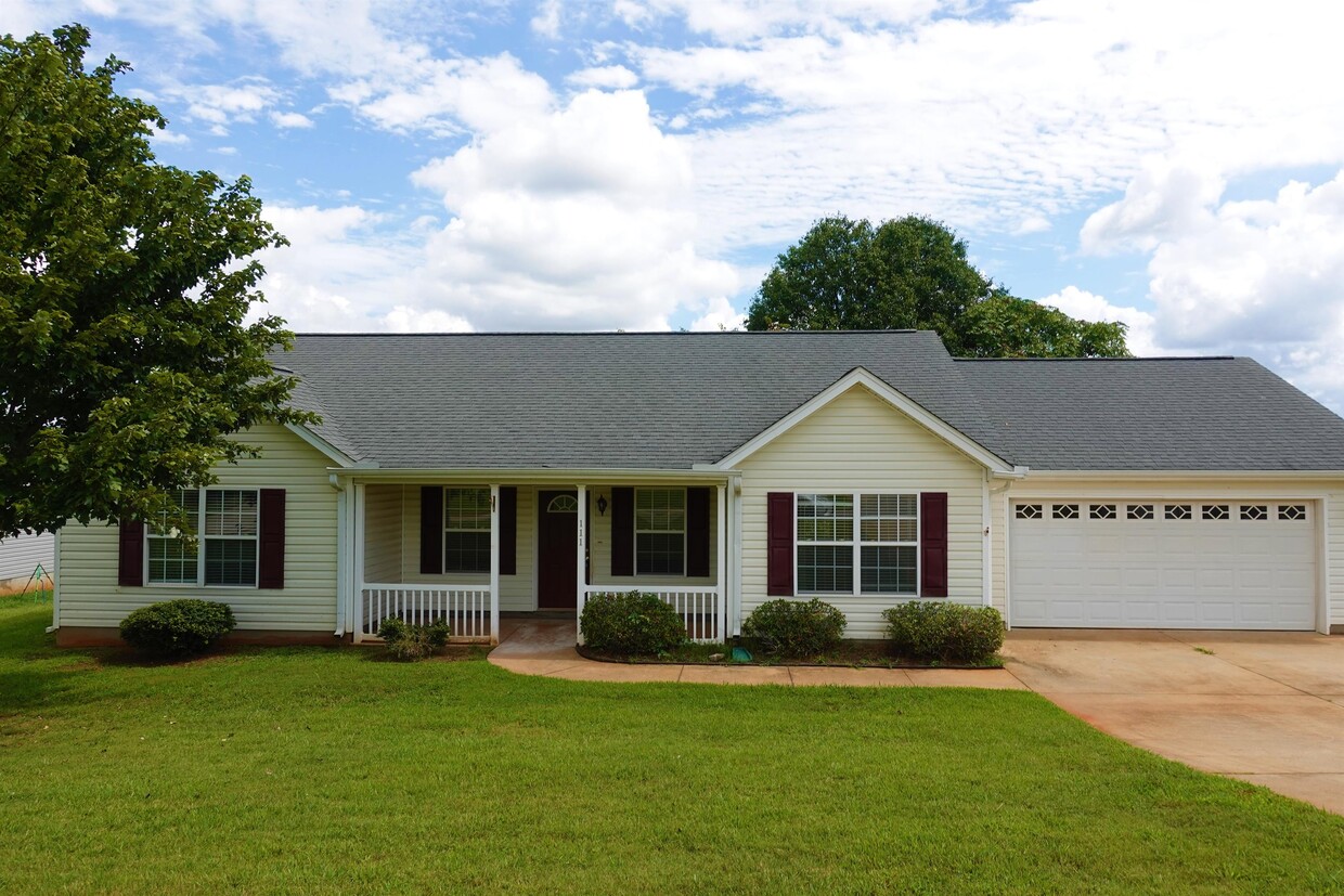 111 Middlebrook Ln, Wellford, SC 29385 House Rental in Wellford, SC