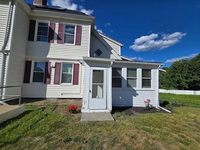 Building Photo - 239 Pleasant St