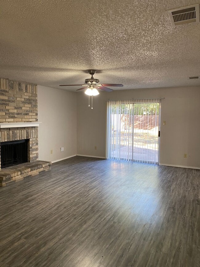 Building Photo - CHARMING 3 Bedroom - NORTHWEST CROSSING