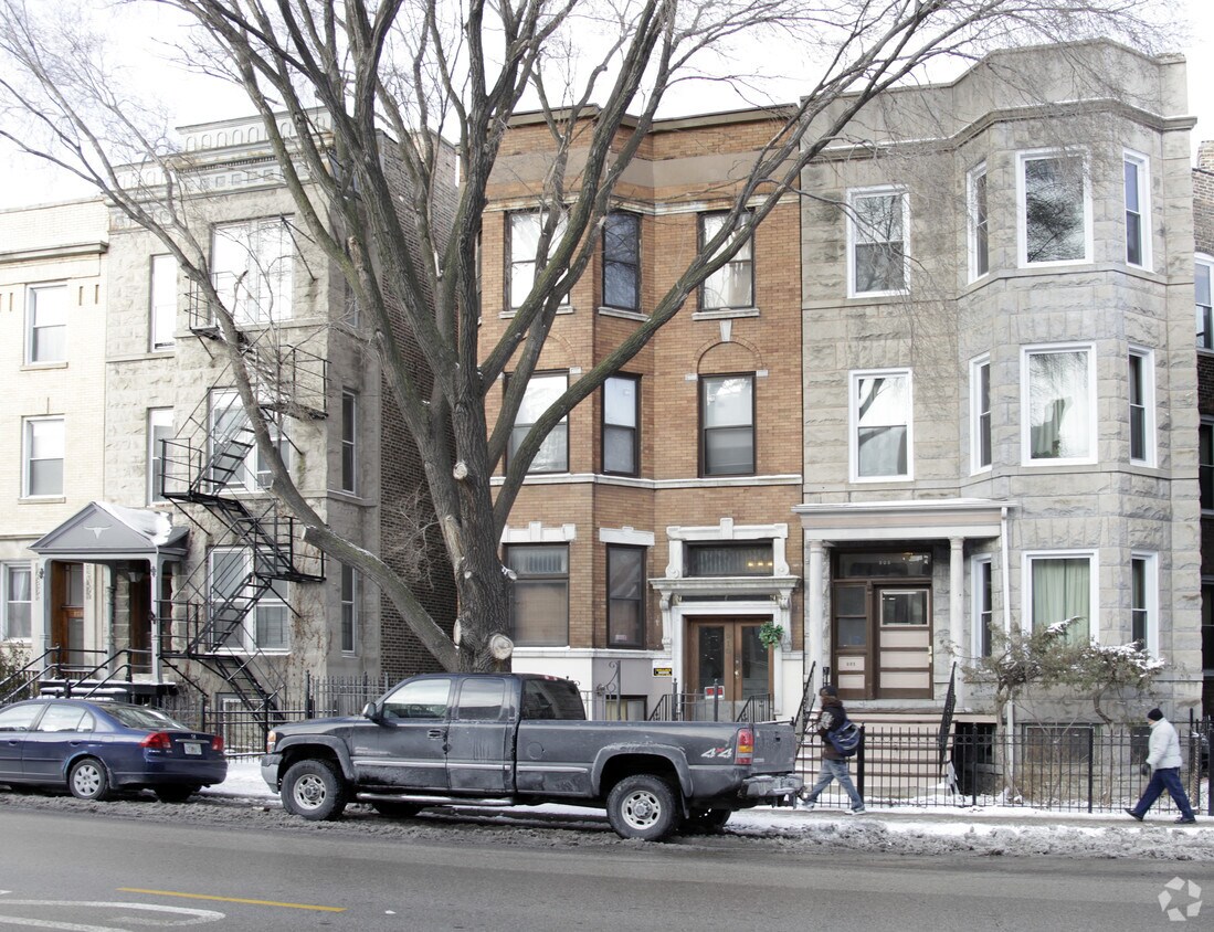 Primary Photo - 910 W Addison St