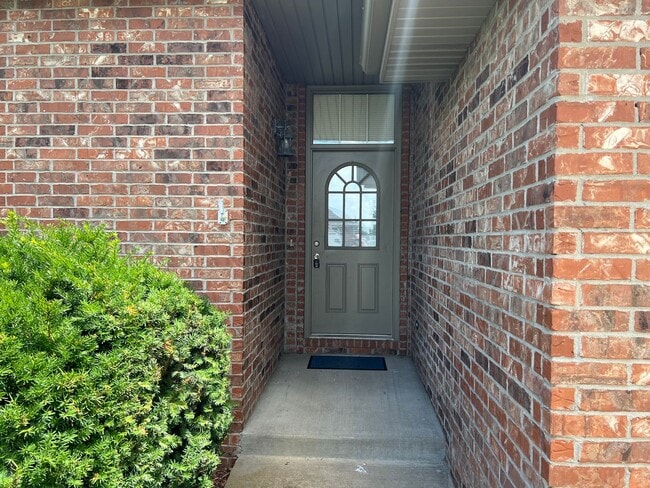 Building Photo - Beautiful Home in Republic! Wont Last!