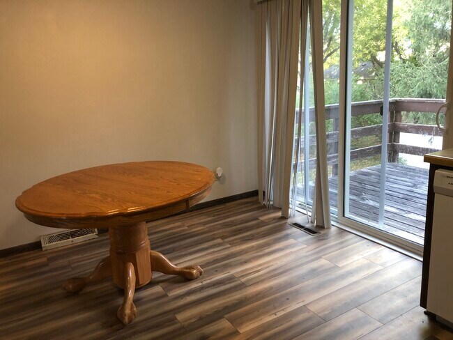 Foto del edificio - 323 Allan Ave