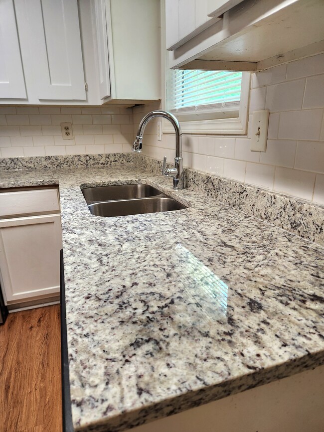 Building Photo - 2967 Valley View Cir