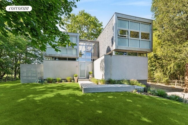 Foto del edificio - 65 Fresh Pond Rd