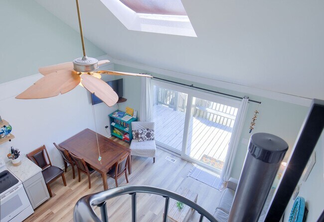 Foto del edificio - FURNISHED OFF-SEASON MONTHLY RENTAL-STARTING MID-SEPTEMBER '25 (CALL FOR AVAILABLE MONTHS)