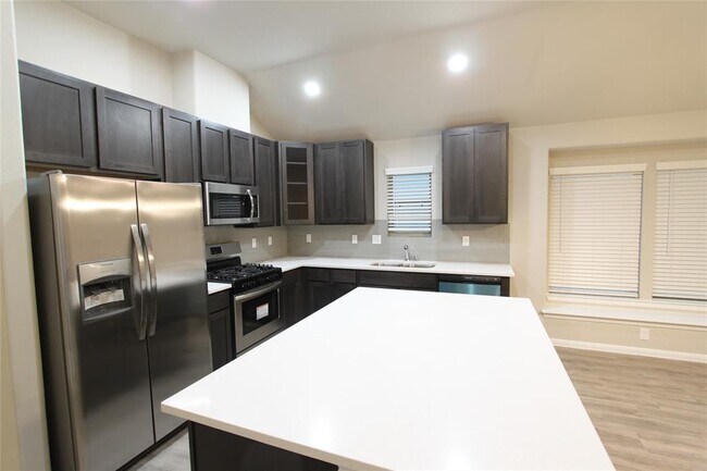 Foto del edificio - 718 Norwalk Dr