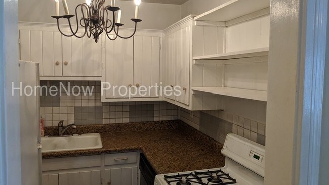 Building Photo - Charming 1 Bed Apartment across from the Park