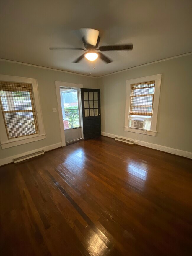 Foto del edificio - 2325 Spring Garden St