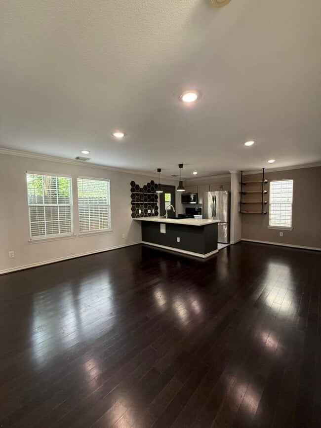 Building Photo - 9623 Elmview Pl