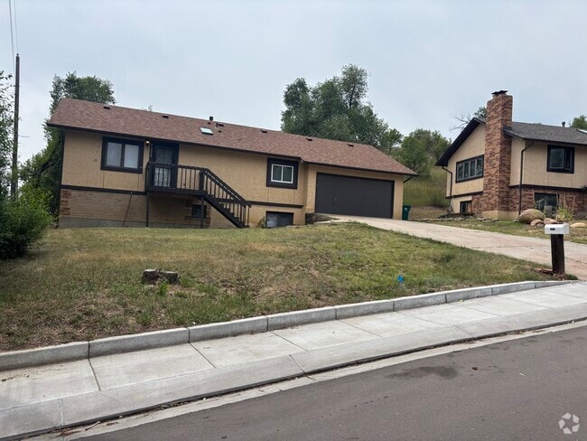 Building Photo - 3033 Pinnacle Dr
