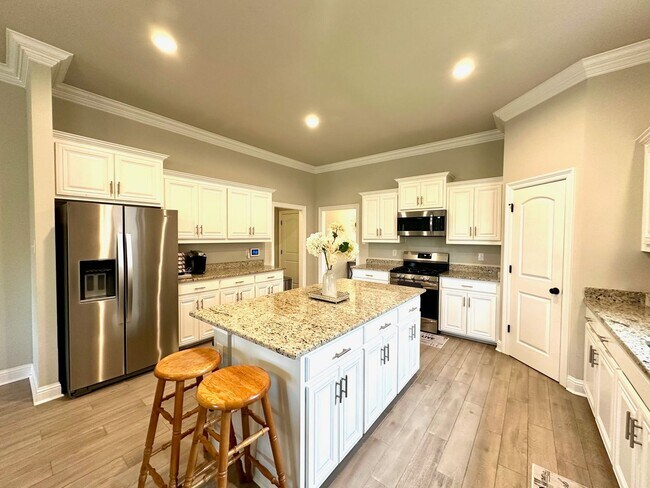 Building Photo - 40224 Maddie Dr