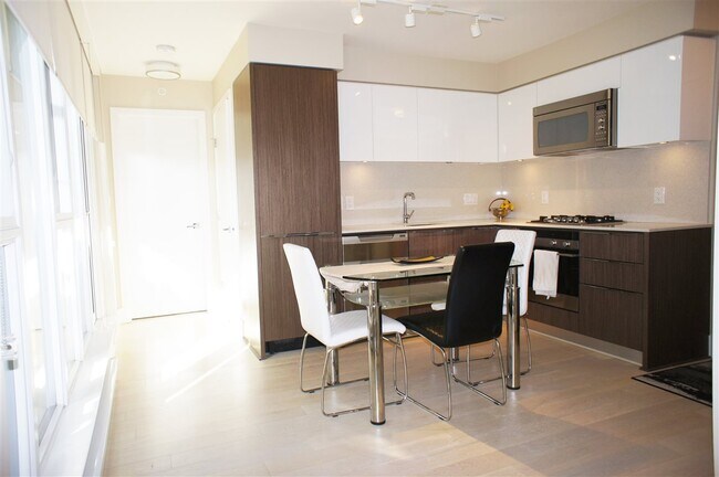 Photo du bâtiment - 538 7th Av W