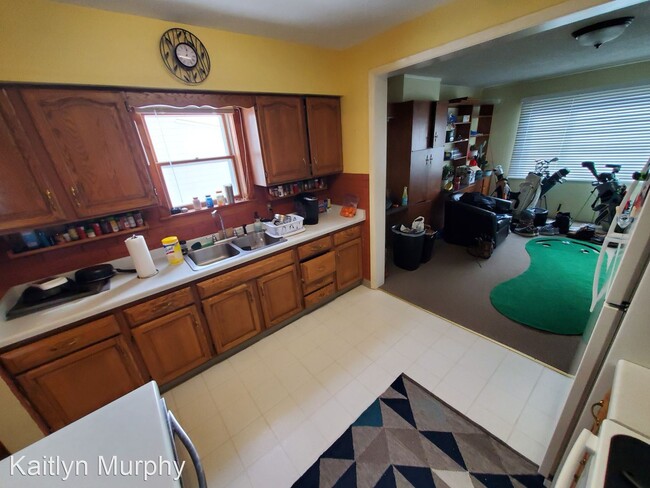 Building Photo - 4 br, 1.5 bath House - 240 W Kent Rd