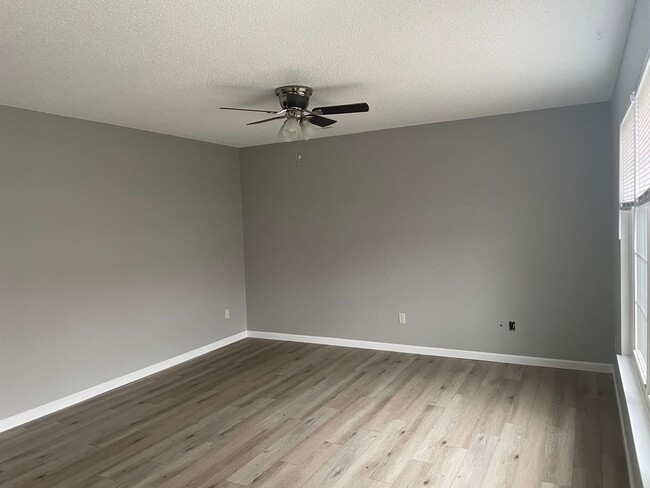 Foto del edificio - 1505 W 8th Terrace