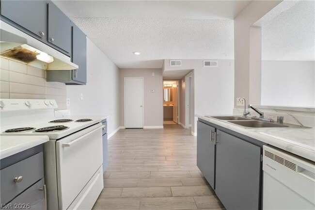 Building Photo - 221 Mission Catalina Ln