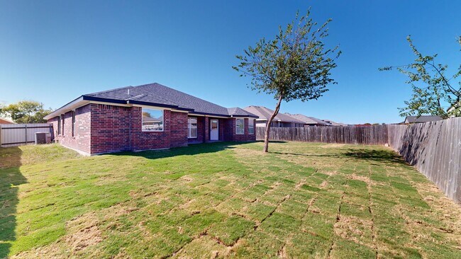 Building Photo - ABSOLUTELY GORGEOUS 4 BEDROOM GEM BY FORT ...