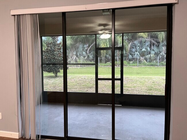 Foto del edificio - 2868 Spring Breeze Way