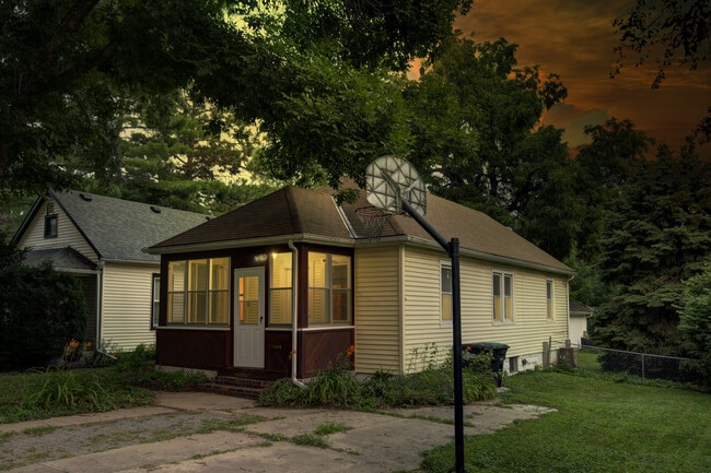 Building Photo - 5633 Lake St