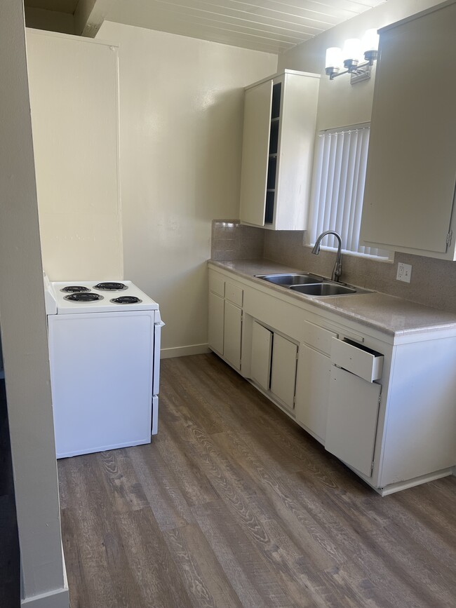 Building Photo - Torrance 44